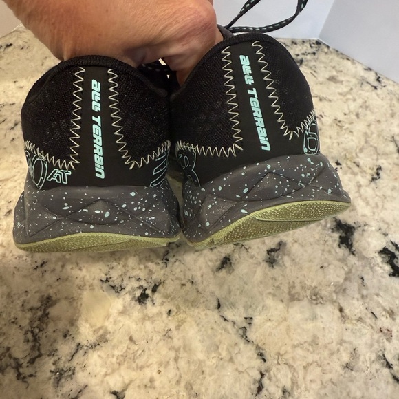 New Balance Women's wt690 Trail Running Sneaker - Picture 5 of 6